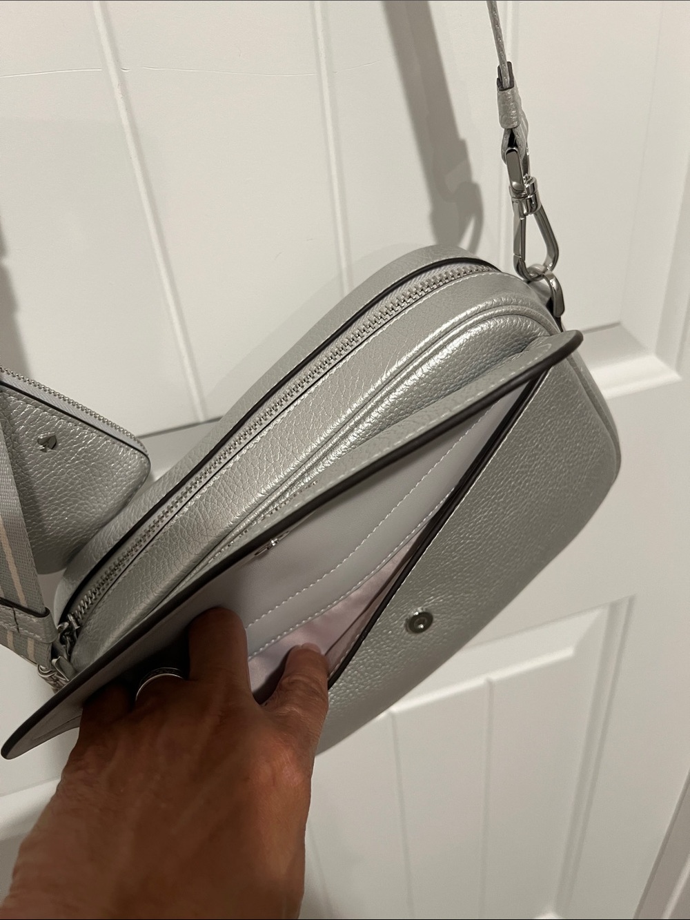 kate spade ♠️ Silver Pebbled Crossbody Camera Purse-strap w/ wallet & coin purse - Picture 6 of 16